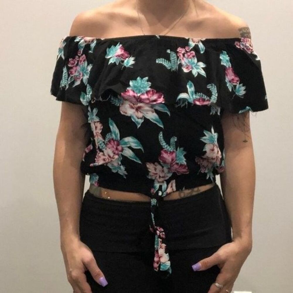 No Comment Medium Black Floral‎ Off the Shoulder Shirt Ties In Front